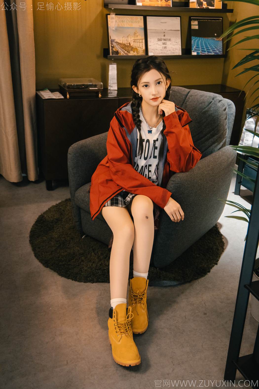 图片[3]-精选足愉心 NO.015 可乐（搭配：红色夹克、白T、短裙、马丁靴、肉丝色袜、白棉袜）[96P]-草丛看图