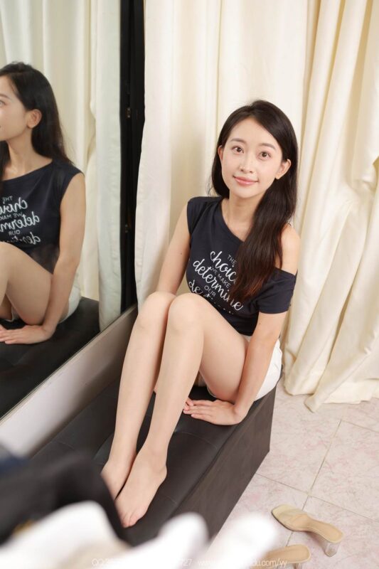 精选[IESS异思趣向] 2025.08.28 丝享家2143：小婕《素人薄丝（上）》[88P]-草丛看图