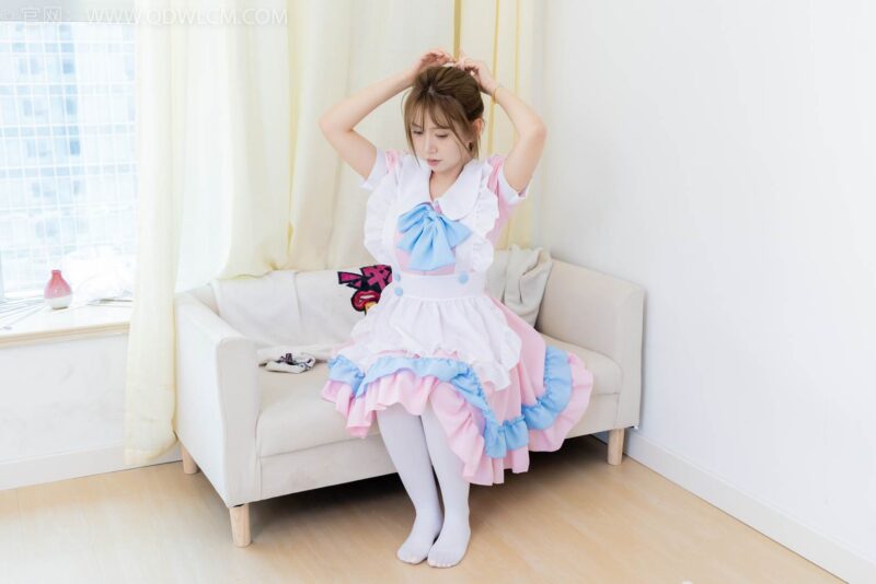 精选勿恋传媒 NO.2416 小曦-板鞋、厚白丝、女仆装[120P]-草丛看图