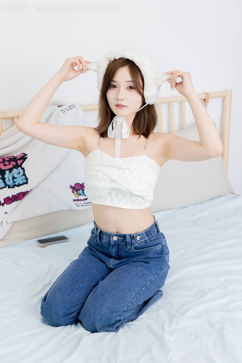 图片[2]-精选勿恋传媒 NO.2432 橙子-运动鞋、白棉袜、裸足[130P]-草丛看图