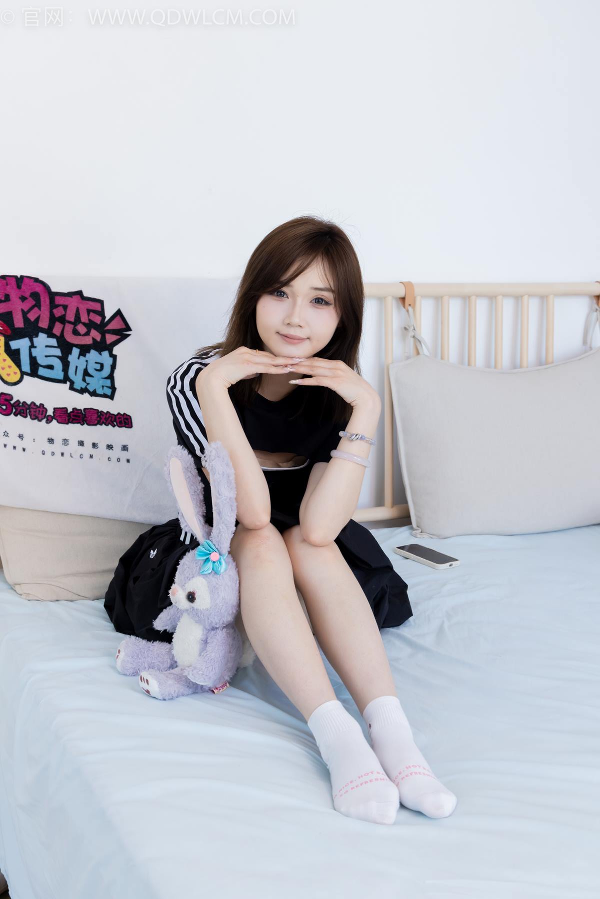 图片[2]-精选勿恋传媒 NO.2392 橙子-皮鞋、白棉袜、裸足[106P]-草丛看图