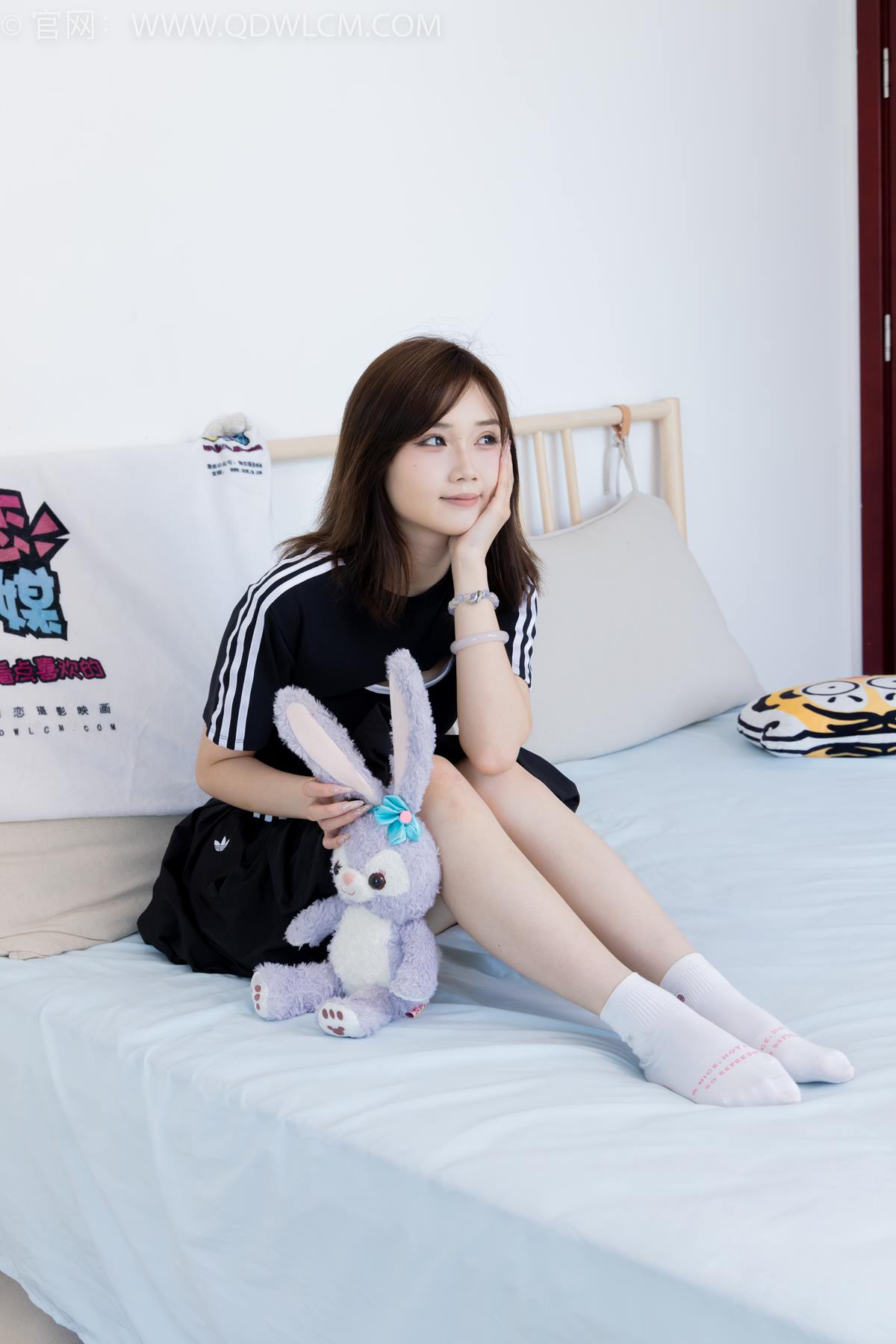 图片[7]-精选勿恋传媒 NO.2392 橙子-皮鞋、白棉袜、裸足[106P]-草丛看图