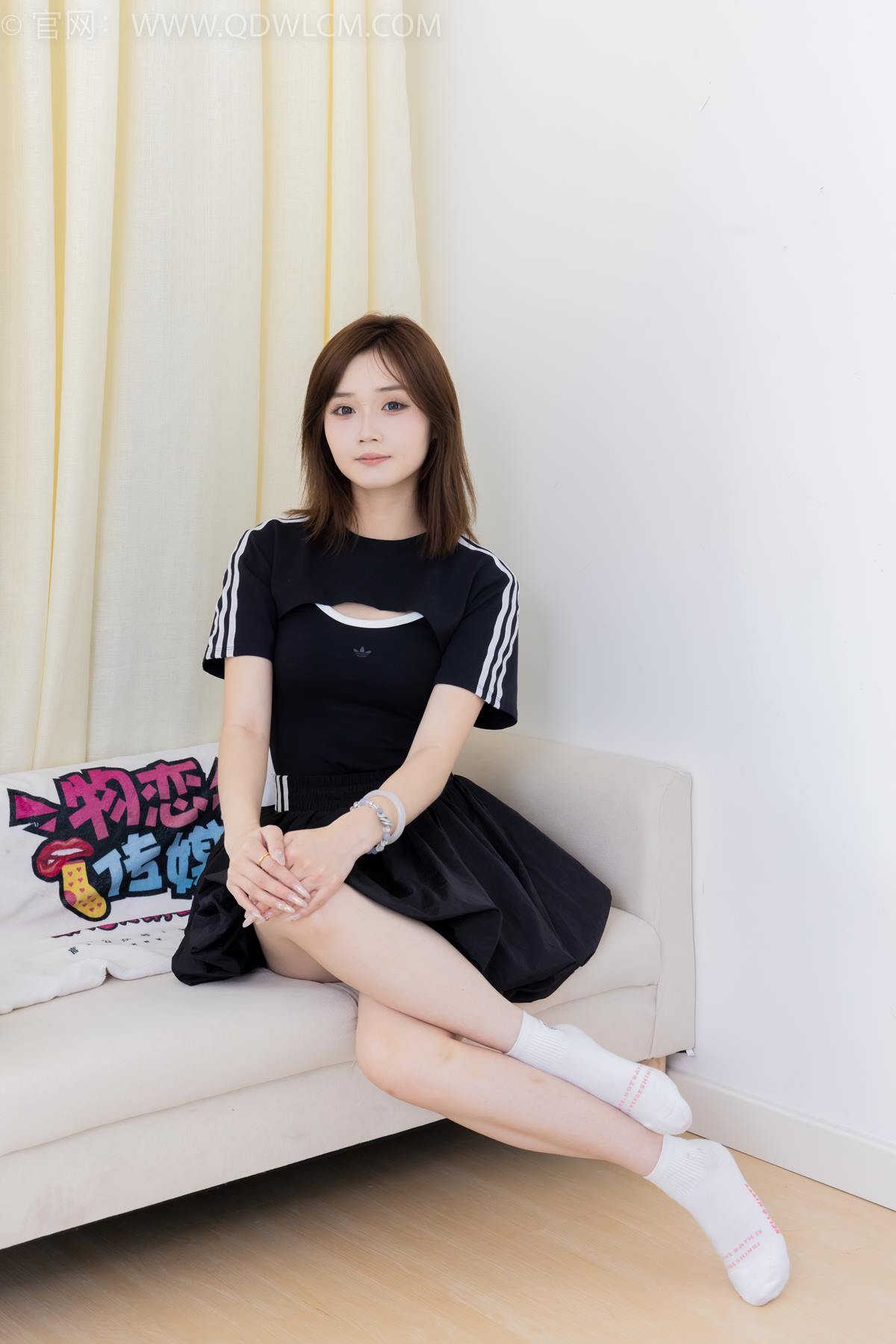 图片[8]-精选勿恋传媒 NO.2392 橙子-皮鞋、白棉袜、裸足[106P]-草丛看图