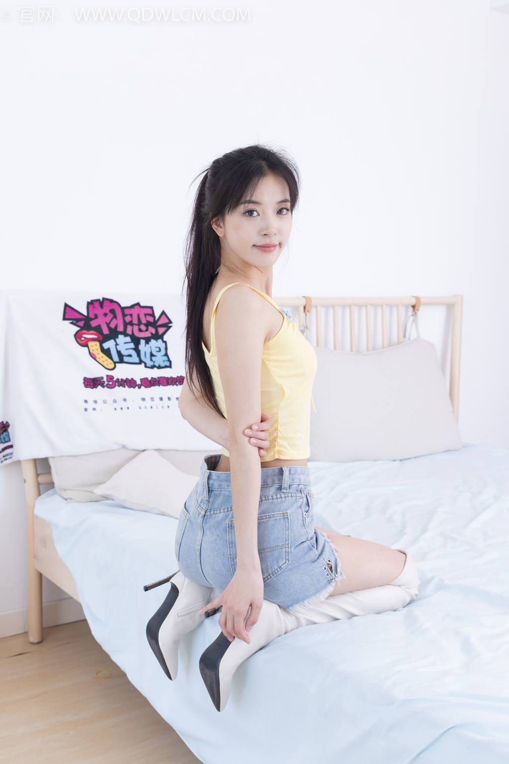 图片[2]-精选勿恋传媒 NO.2426 茯苓-长靴、白棉袜、裸足[135P]-草丛看图