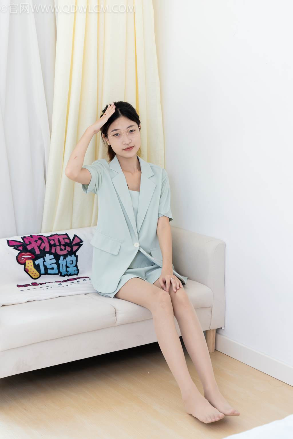 图片[3]-精选勿恋传媒 NO.2444 小夏-三双高跟鞋、薄肉丝、裸足[143P]-草丛看图