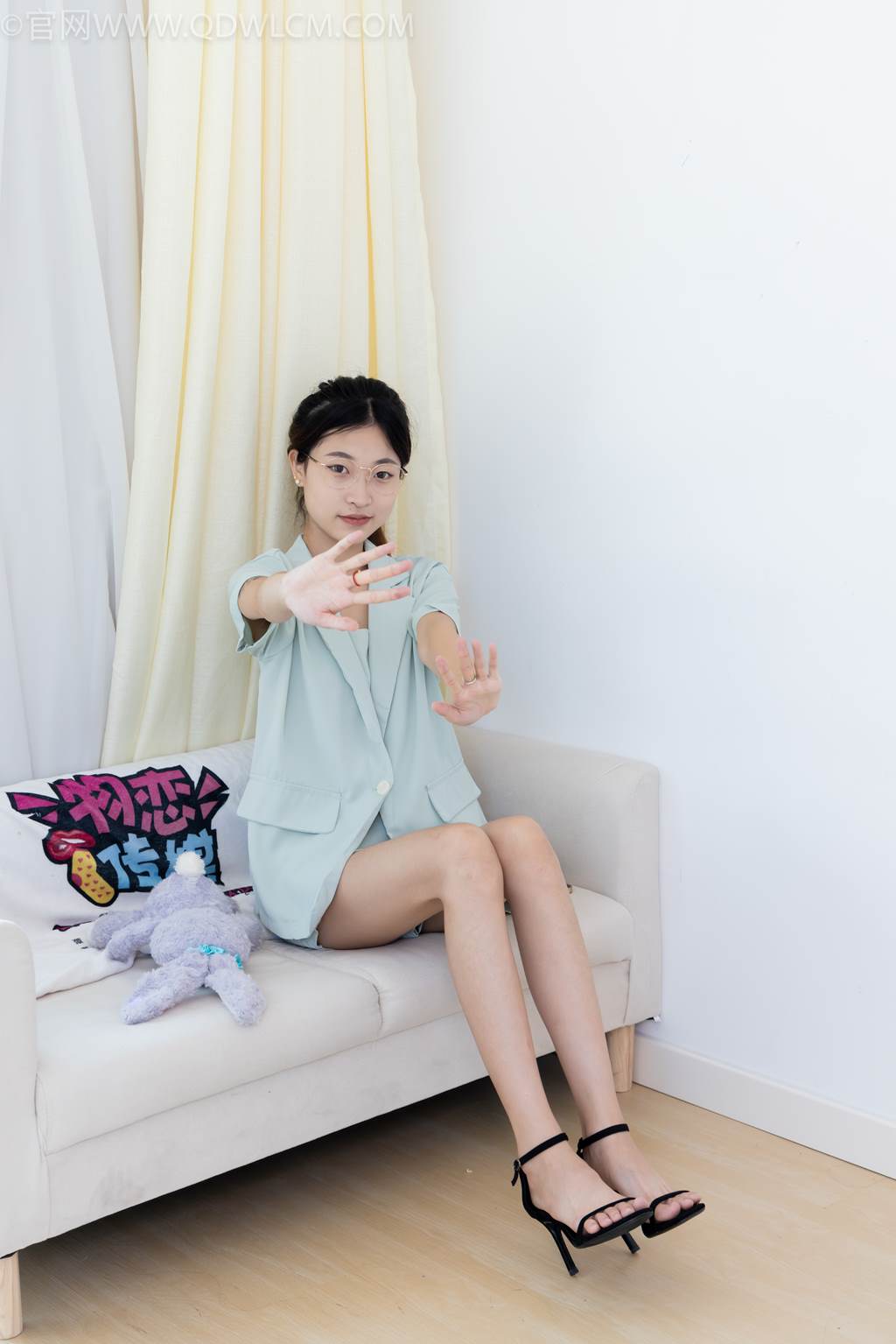 图片[6]-精选勿恋传媒 NO.2444 小夏-三双高跟鞋、薄肉丝、裸足[143P]-草丛看图