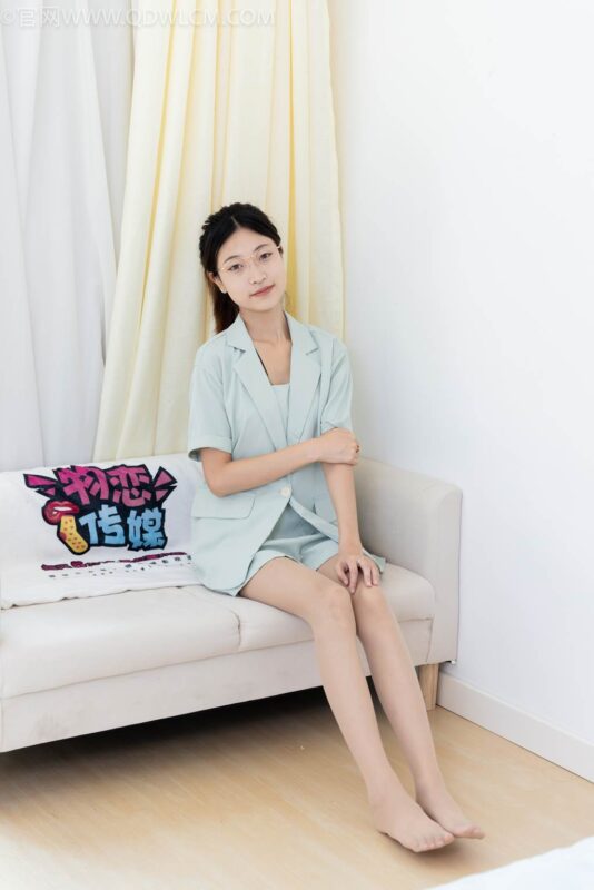 精选勿恋传媒 NO.2444 小夏-三双高跟鞋、薄肉丝、裸足[143P]-草丛看图