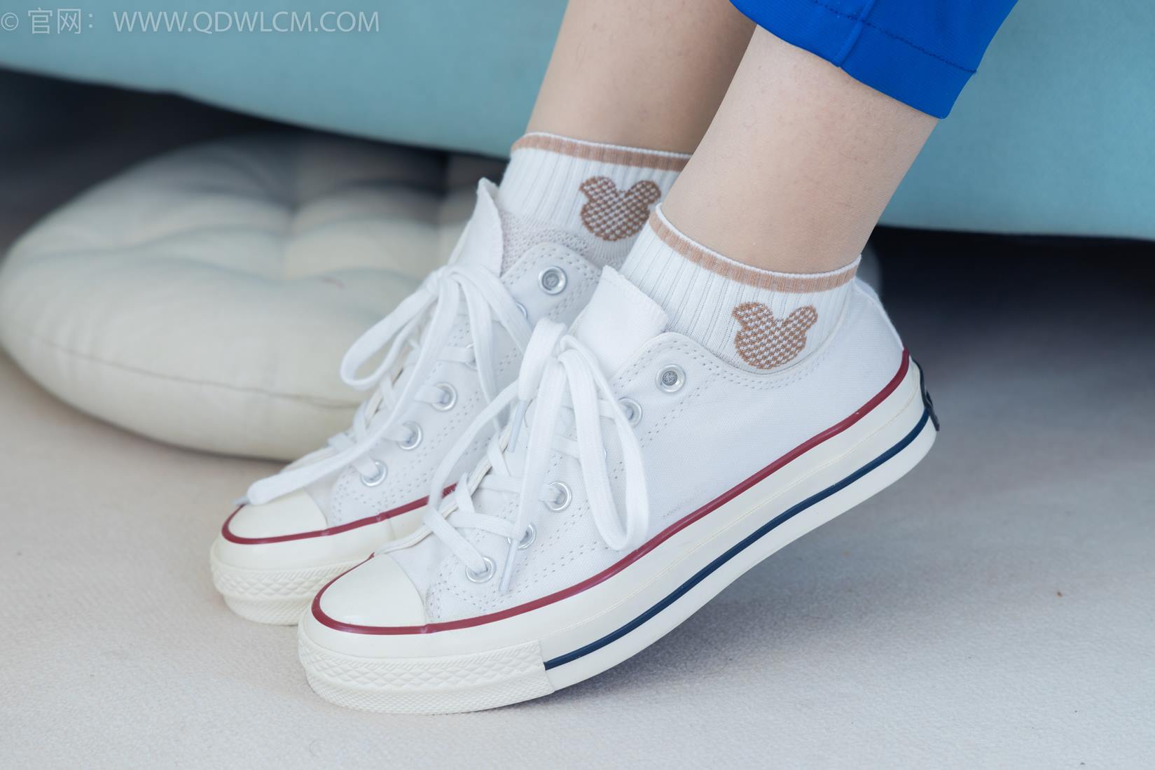 图片[1]-精选勿恋传媒 NO.2406 橙橙-帆布鞋、白棉袜、薄肉丝、校服裤里丝[138P]-草丛看图