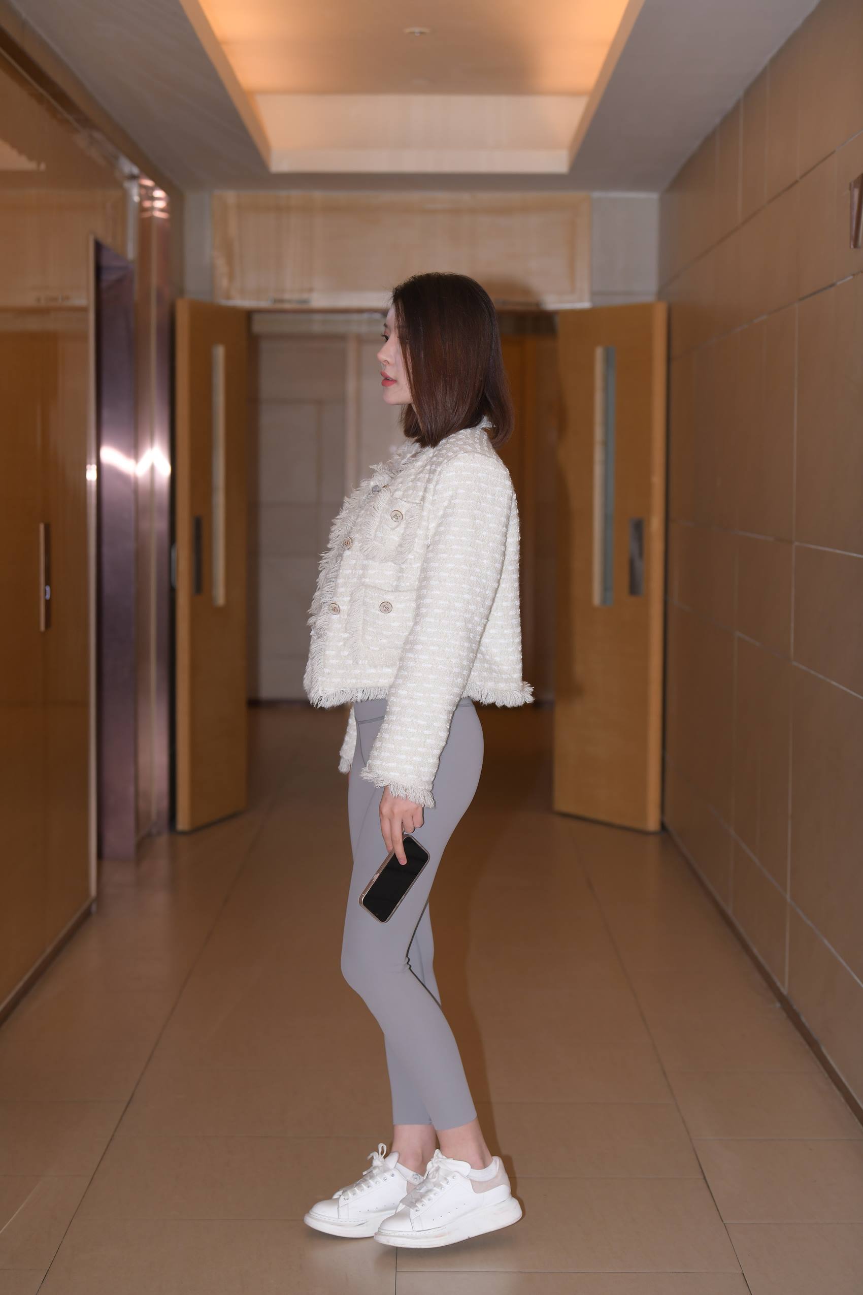 图片[4]-精选精选街拍作品 NO.1934 一始街拍作品 – 灰色瑜伽裤美女[96P]-草丛看图