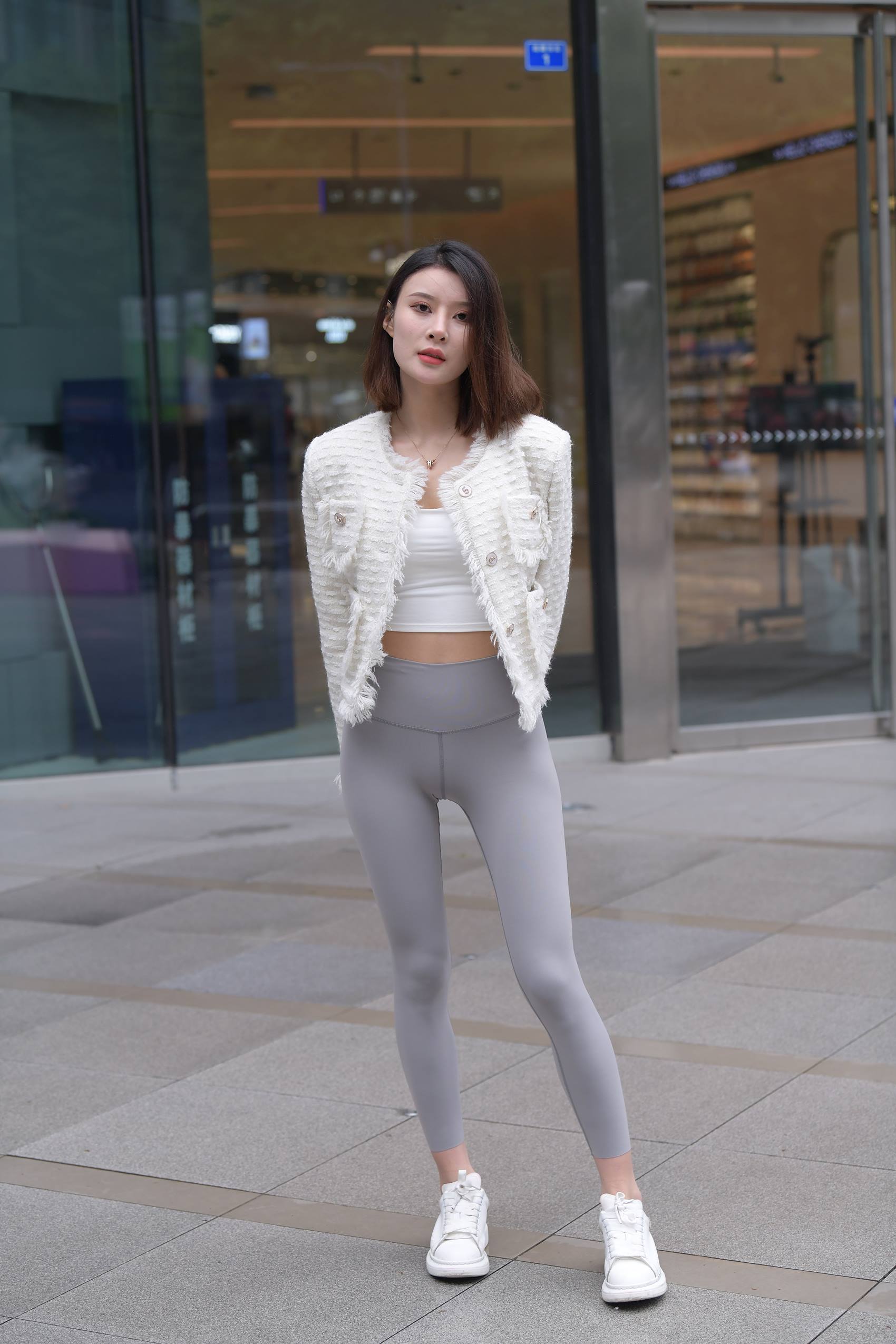 图片[8]-精选精选街拍作品 NO.1934 一始街拍作品 – 灰色瑜伽裤美女[96P]-草丛看图