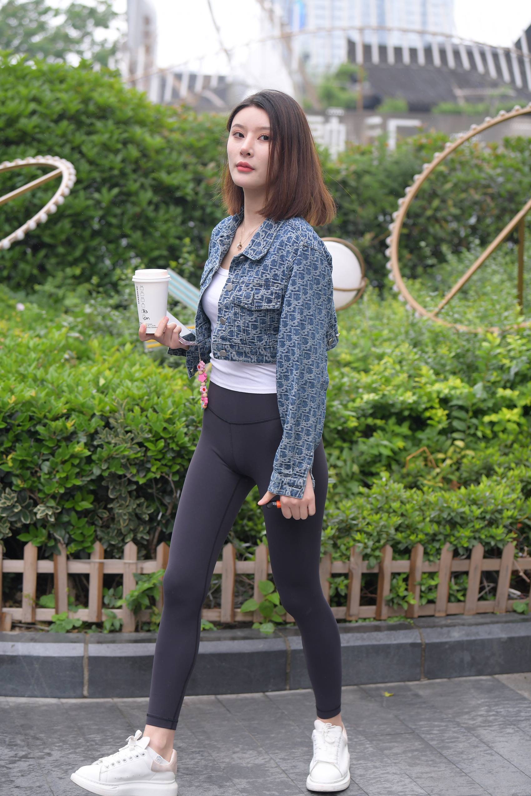 图片[4]-精选精选街拍作品 NO.1936 一始街拍作品 – 黑色瑜伽裤美女[52P]-草丛看图