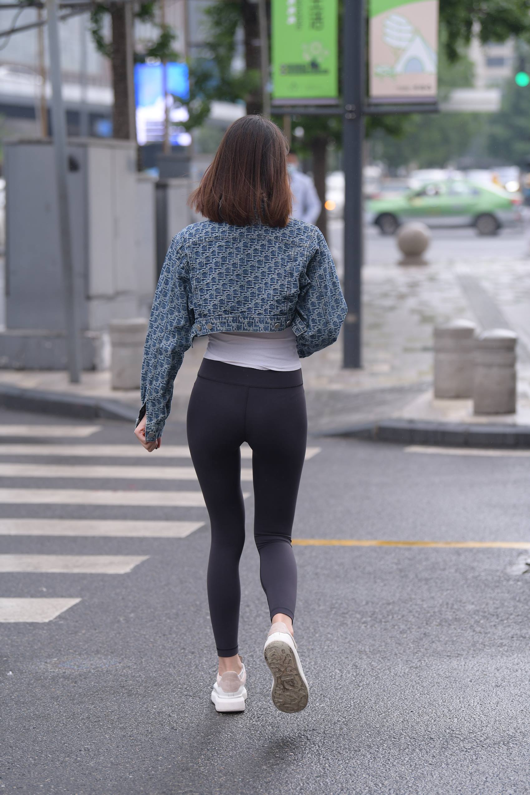 图片[5]-精选精选街拍作品 NO.1936 一始街拍作品 – 黑色瑜伽裤美女[52P]-草丛看图