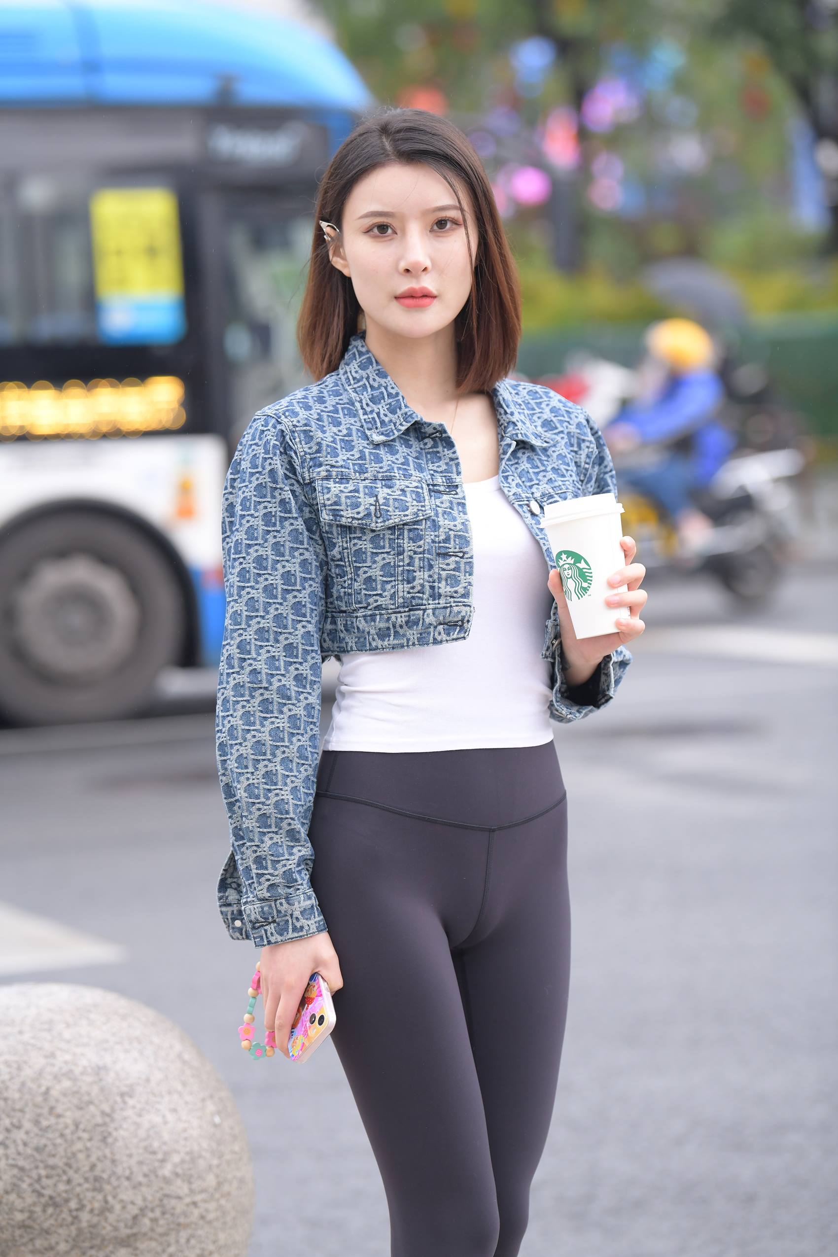 图片[7]-精选精选街拍作品 NO.1936 一始街拍作品 – 黑色瑜伽裤美女[52P]-草丛看图