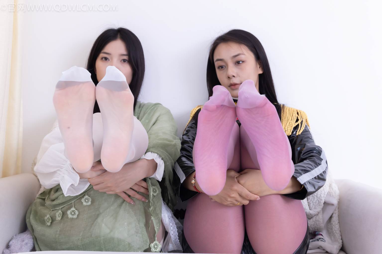 图片[3]-精选勿恋传媒 NO.2442 茯苓&岚岚-高跟鞋、短靴、薄粉丝、薄白丝套薄灰丝[164P]-草丛看图