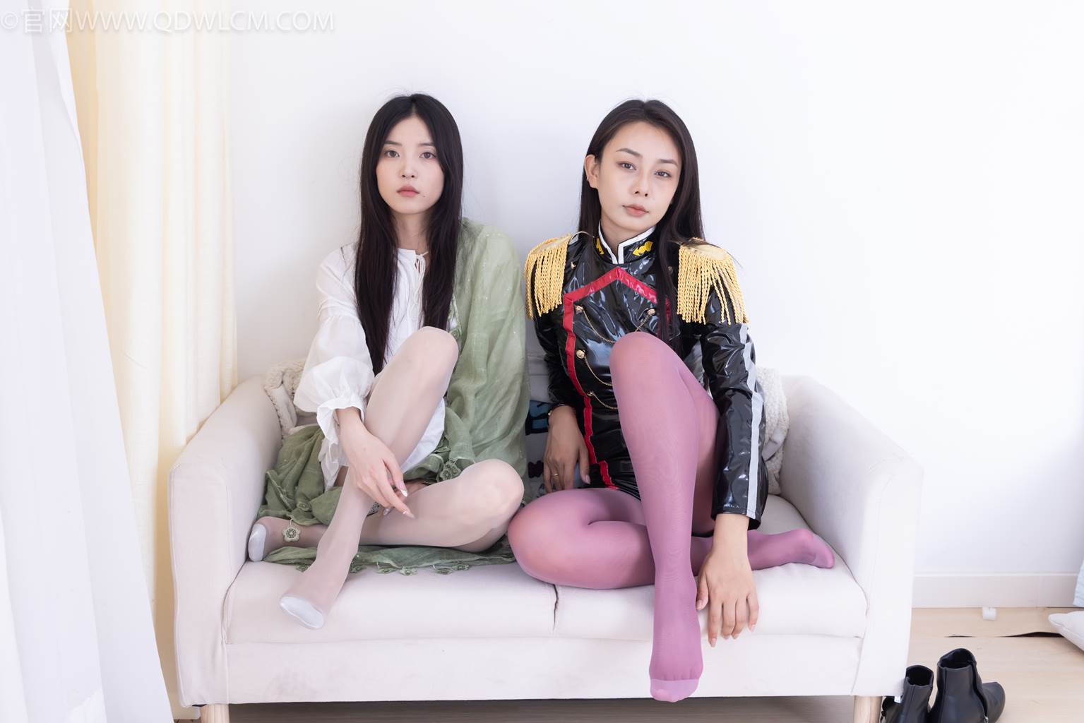 图片[4]-精选勿恋传媒 NO.2442 茯苓&岚岚-高跟鞋、短靴、薄粉丝、薄白丝套薄灰丝[164P]-草丛看图