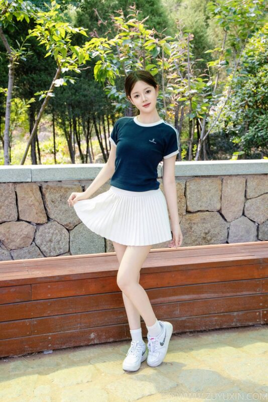 精选足愉心 NO.039 嘉怡（搭配：体操服、白色短裙、白色棉袜、运动鞋）[90P]-草丛看图