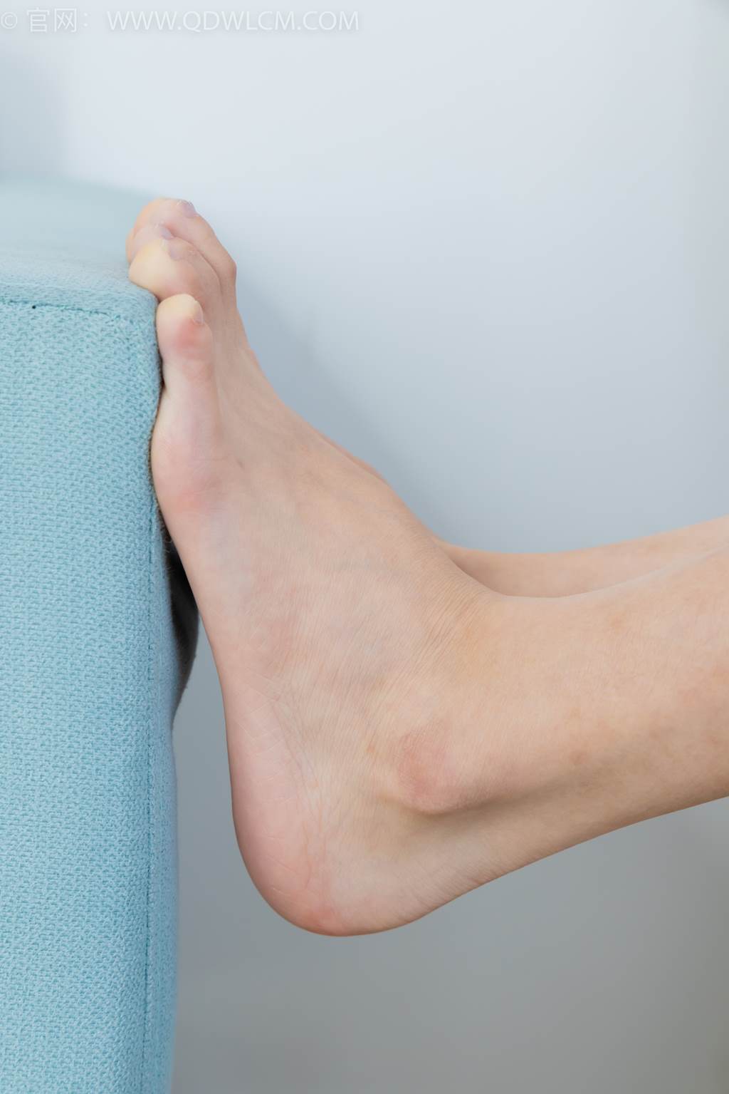 图片[1]-精选勿恋传媒 NO.2455 茯苓-高跟凉鞋、薄黑丝、裸足、兔女郎[140P]-草丛看图