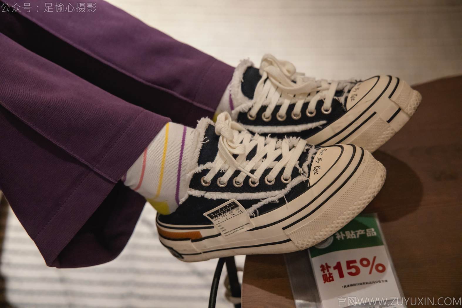 图片[7]-精选足愉心 NO.016 软软（搭配：灰色线套、紫色长裤、帆布鞋、卡通棉袜、裸足）[82P]-草丛看图