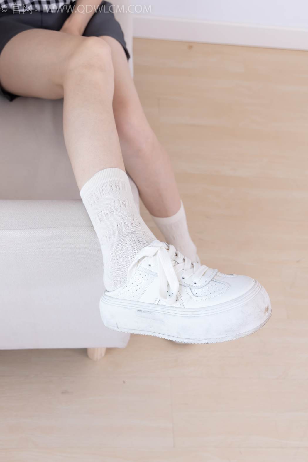 图片[5]-精选勿恋传媒 NO.2422 贝壳-帆布鞋、白棉袜、裸足[150P]-草丛看图