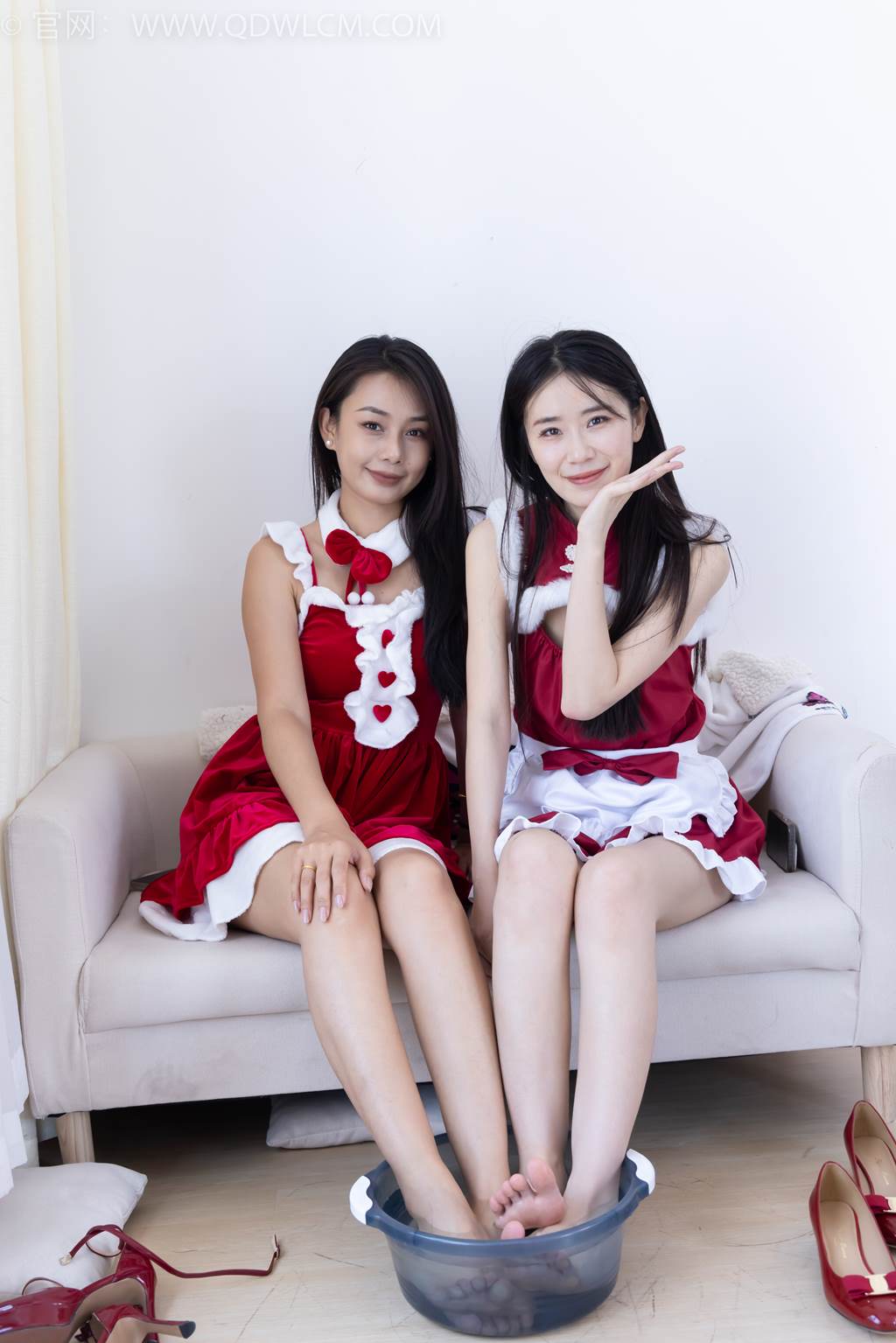 图片[1]-精选勿恋传媒 NO.2459 菜菜&岚岚-高跟鞋、低跟鞋、油亮薄白丝、油亮薄黑丝、裸足[130P]-草丛看图