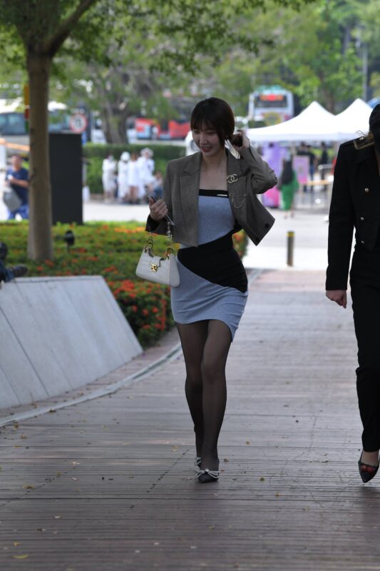 精选精选街拍作品 NO.1895 黑丝短裙凉拖[56P]-草丛看图