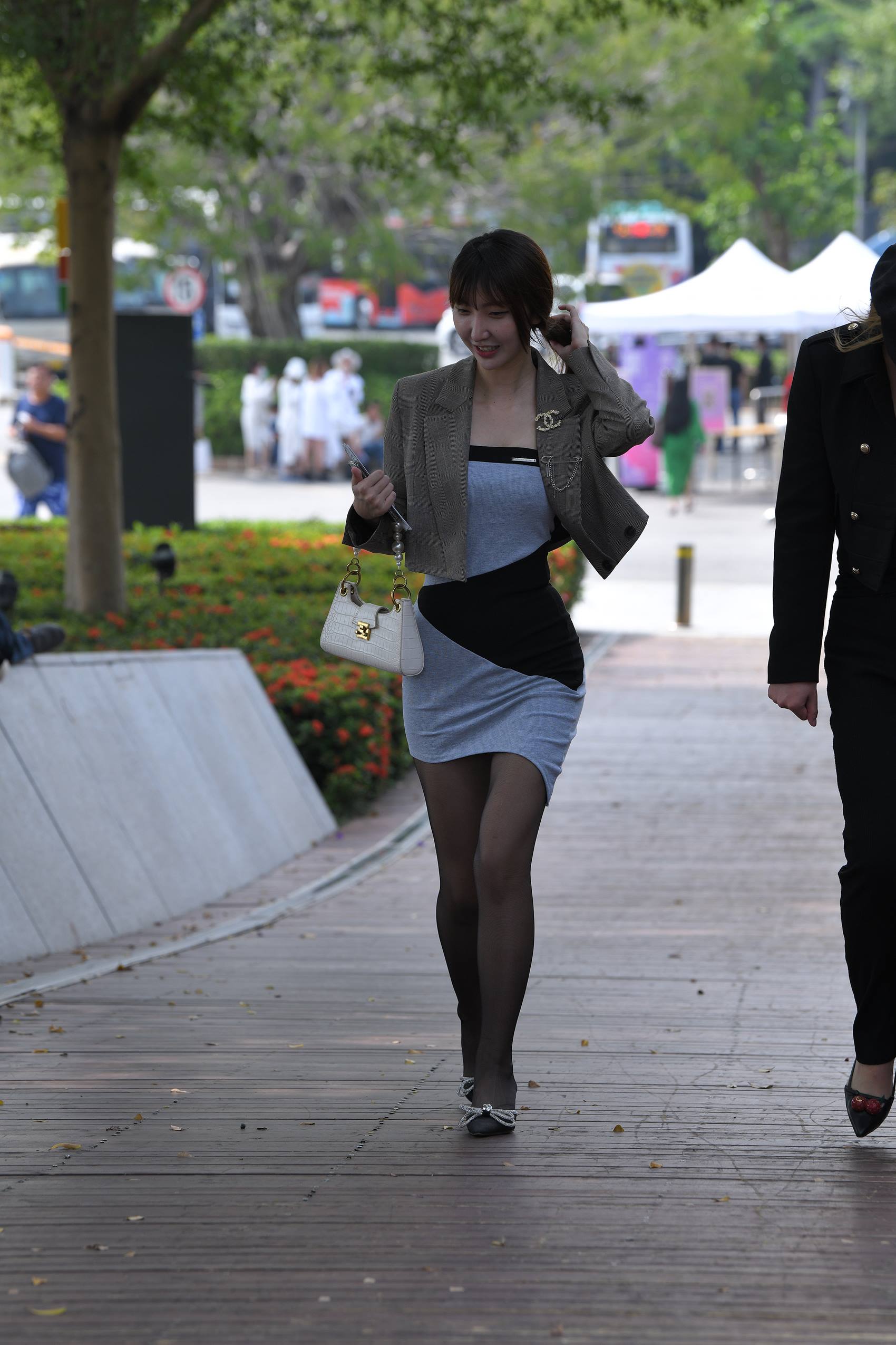 图片[1]-精选精选街拍作品 NO.1895 黑丝短裙凉拖[56P]-草丛看图