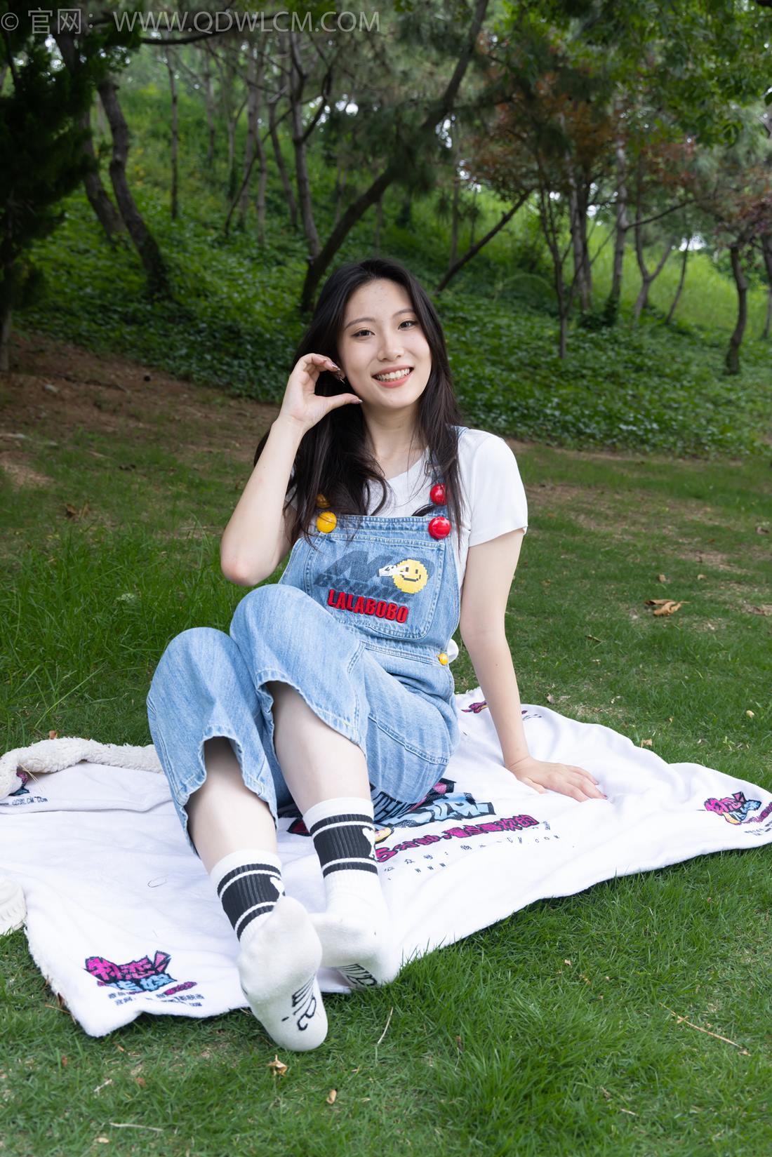 图片[5]-精选勿恋传媒 NO.2407 奶糖-帆布鞋、自然穿脏白棉袜、裸足[116P]-草丛看图