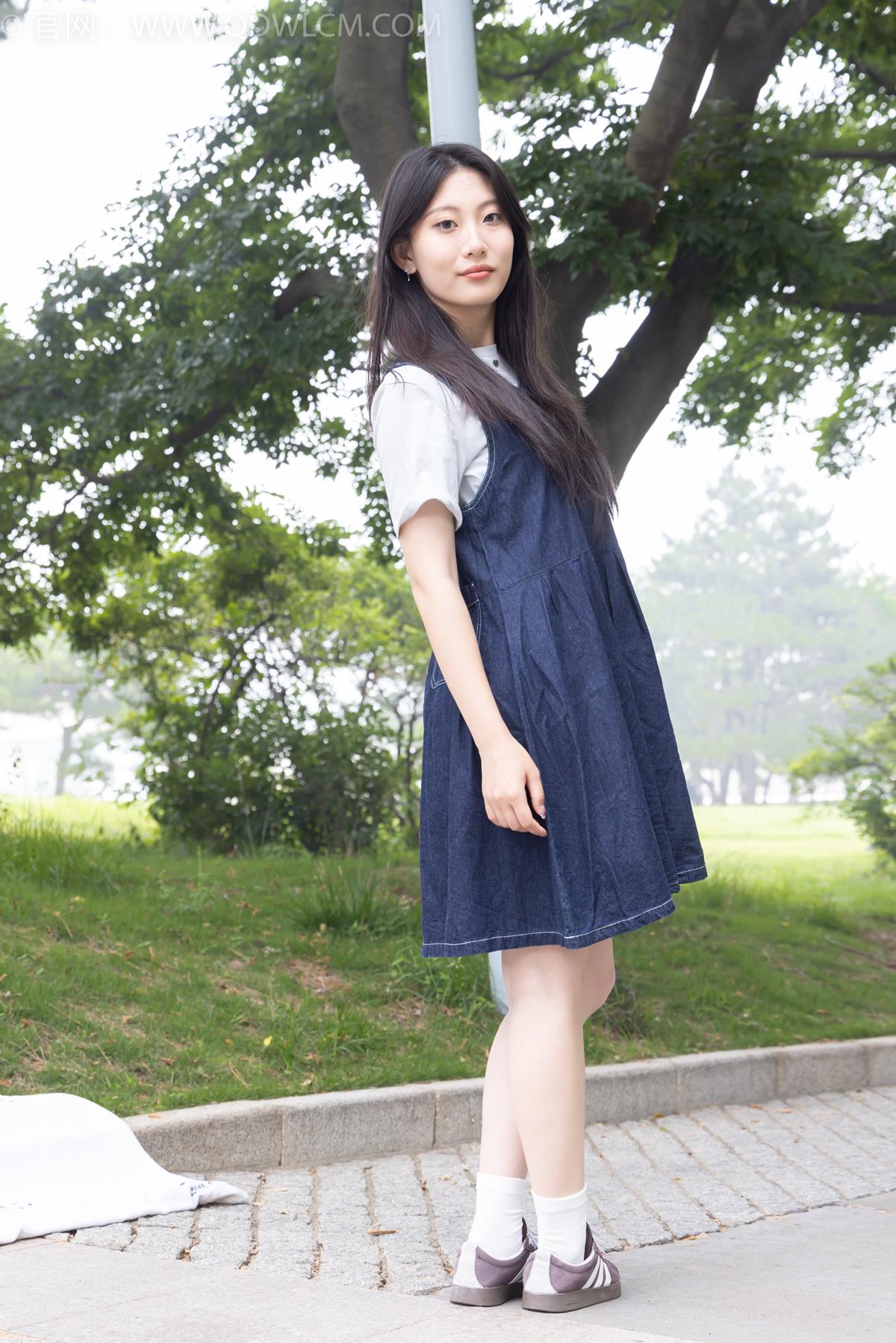 图片[4]-精选勿恋传媒 NO.2393 奶糖-帆布鞋、白棉袜、裸足[96P]-草丛看图