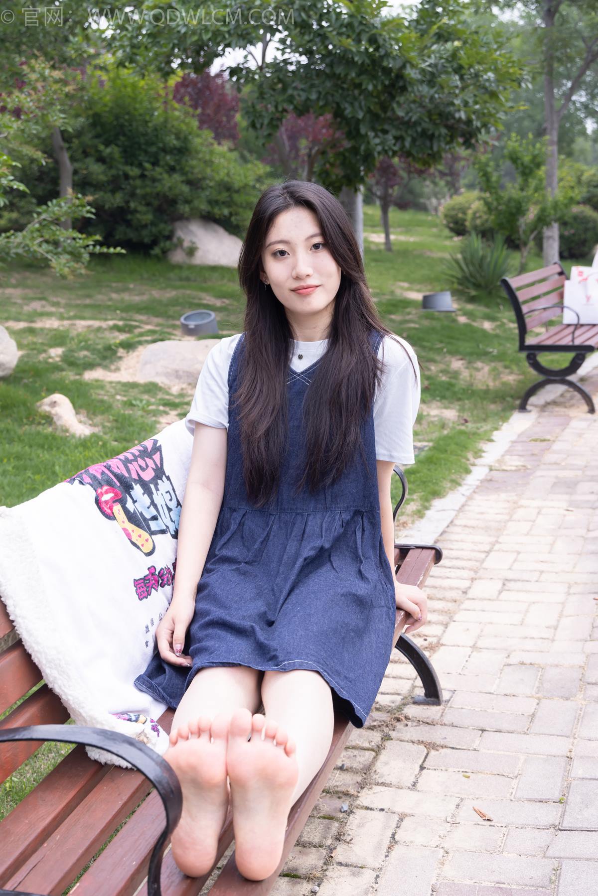 图片[6]-精选勿恋传媒 NO.2393 奶糖-帆布鞋、白棉袜、裸足[96P]-草丛看图