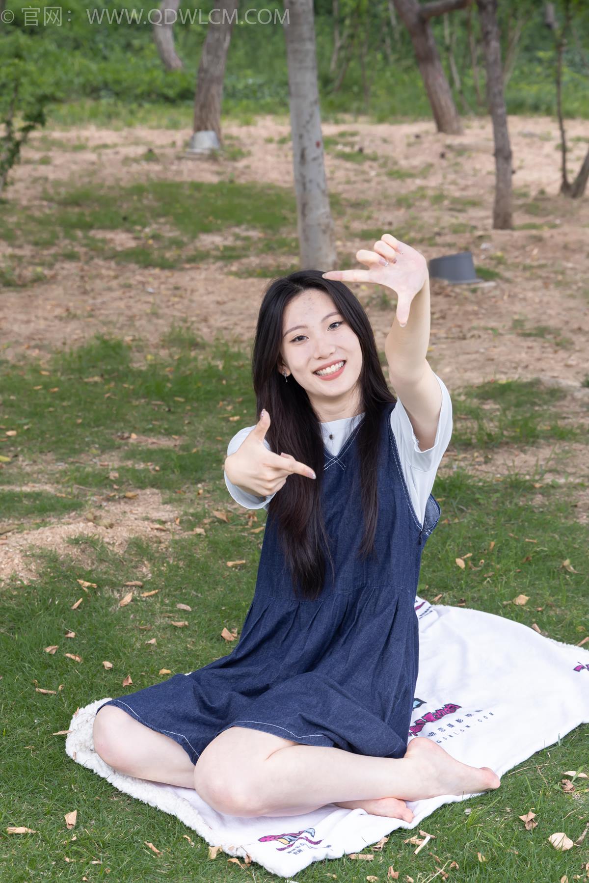 图片[7]-精选勿恋传媒 NO.2393 奶糖-帆布鞋、白棉袜、裸足[96P]-草丛看图