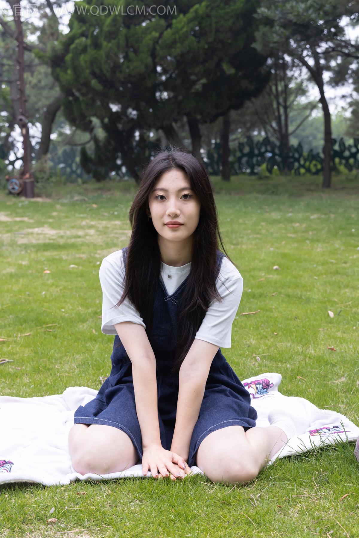 图片[8]-精选勿恋传媒 NO.2393 奶糖-帆布鞋、白棉袜、裸足[96P]-草丛看图