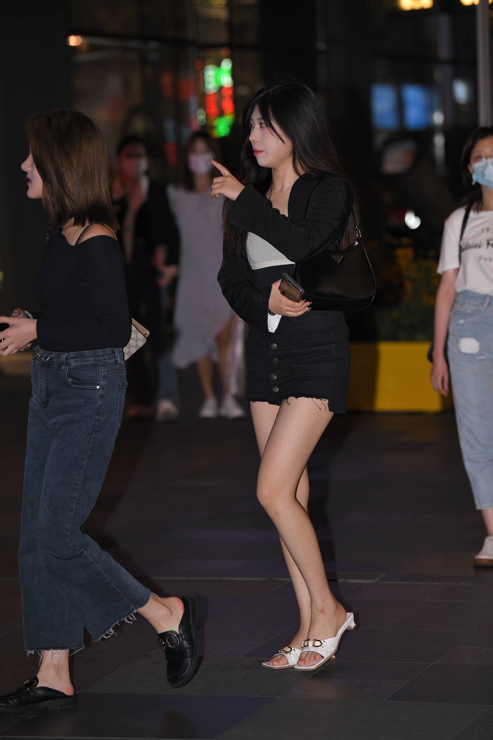 图片[2]-精选精选街拍作品 NO.1959 黑裙白凉拖街拍[80P]-草丛看图