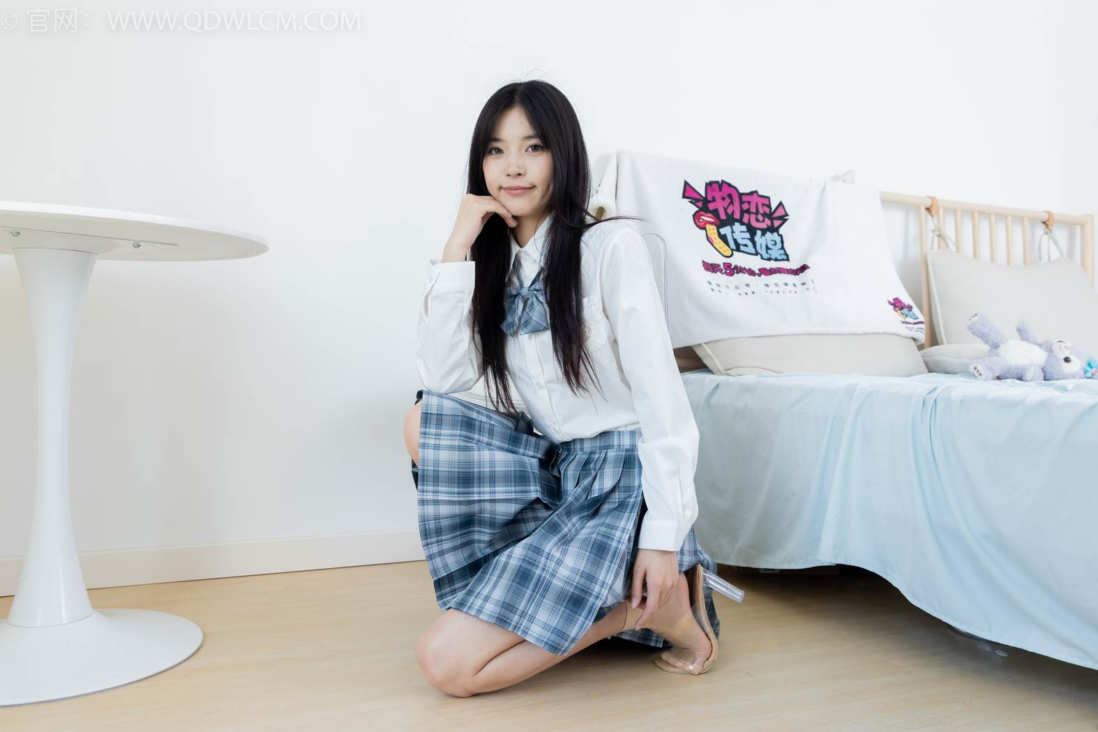 图片[1]-精选勿恋传媒 NO.2415 茯苓-高跟凉鞋、短肉丝、黑丝、船袜[125P]-草丛看图