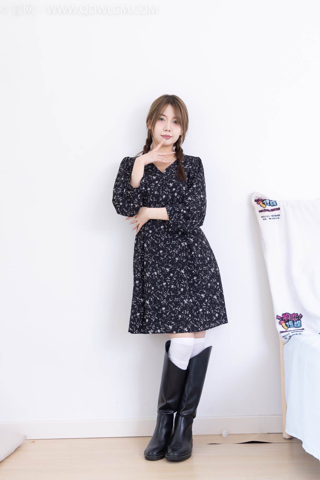 图片[3]-精选勿恋传媒 NO.2435 小曦-长靴、高跟鞋、过膝袜[135P]-草丛看图