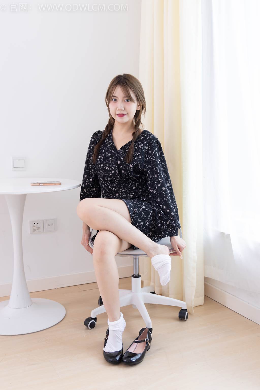 图片[4]-精选勿恋传媒 NO.2435 小曦-长靴、高跟鞋、过膝袜[135P]-草丛看图