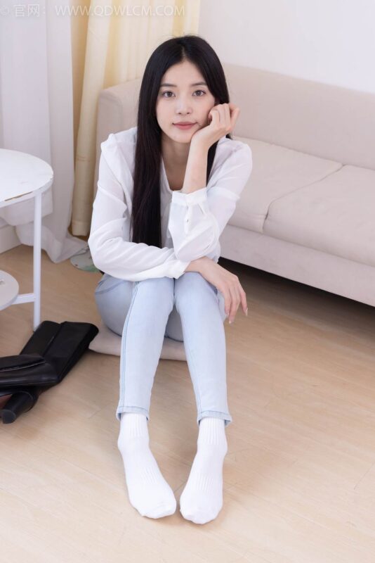 精选勿恋传媒 NO.2464 茯苓-长靴、白棉袜[130P]-草丛看图