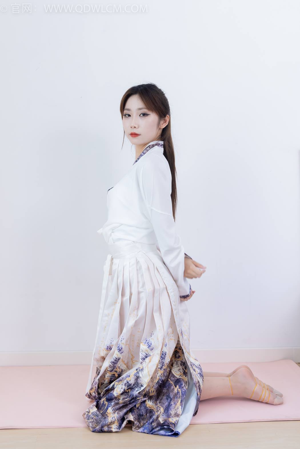 图片[3]-精选勿恋传媒 NO.2410 泡泡-汉服、平底鞋、白棉袜、白船袜、薄肉丝[170P]-草丛看图