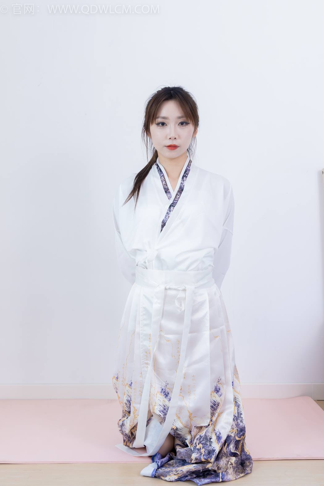 图片[5]-精选勿恋传媒 NO.2410 泡泡-汉服、平底鞋、白棉袜、白船袜、薄肉丝[170P]-草丛看图