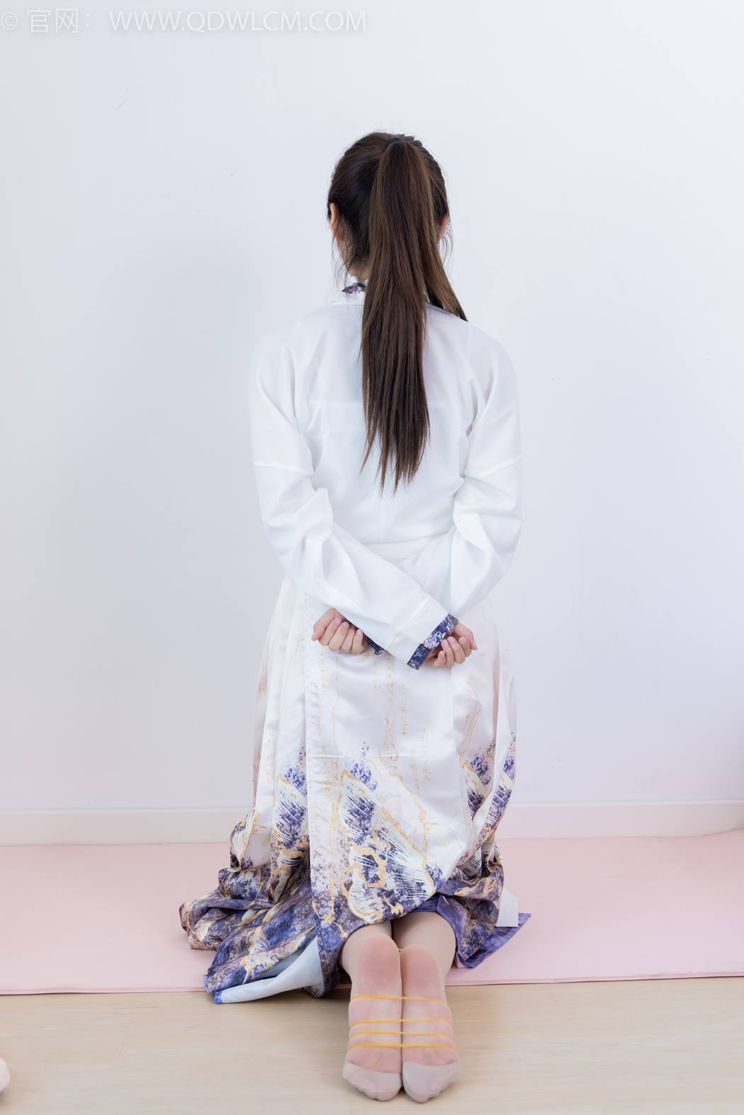 图片[1]-精选勿恋传媒 NO.2410 泡泡-汉服、平底鞋、白棉袜、白船袜、薄肉丝[170P]-草丛看图