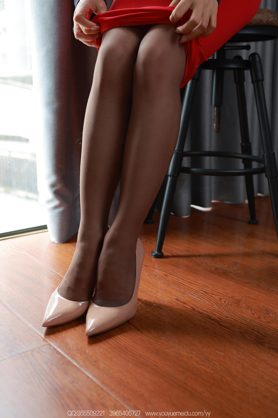 图片[4]-精选[IESS异思趣向] 2025.07.07 丝享家2099：兔兔《红裙翘腿》[89P]-草丛看图