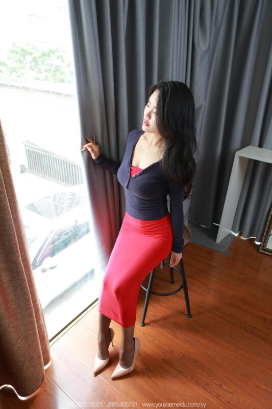 精选[IESS异思趣向] 2025.07.07 丝享家2099：兔兔《红裙翘腿》[89P]-草丛看图