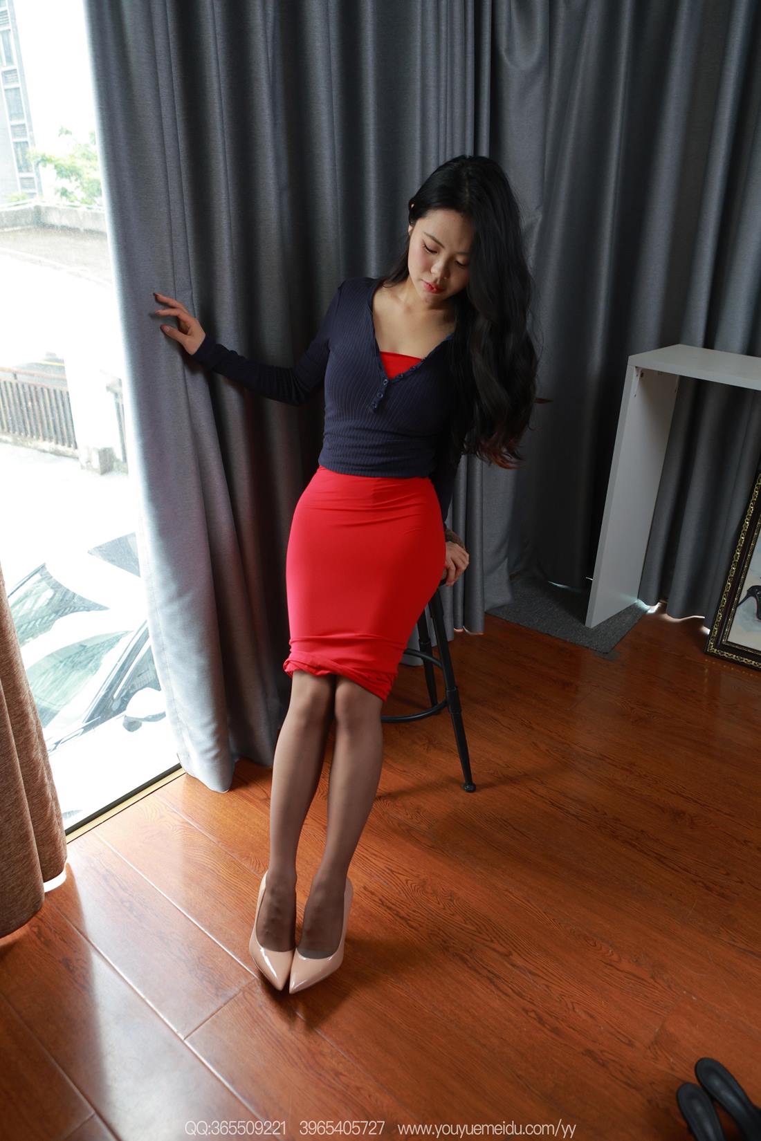 图片[8]-精选[IESS异思趣向] 2025.07.07 丝享家2099：兔兔《红裙翘腿》[89P]-草丛看图