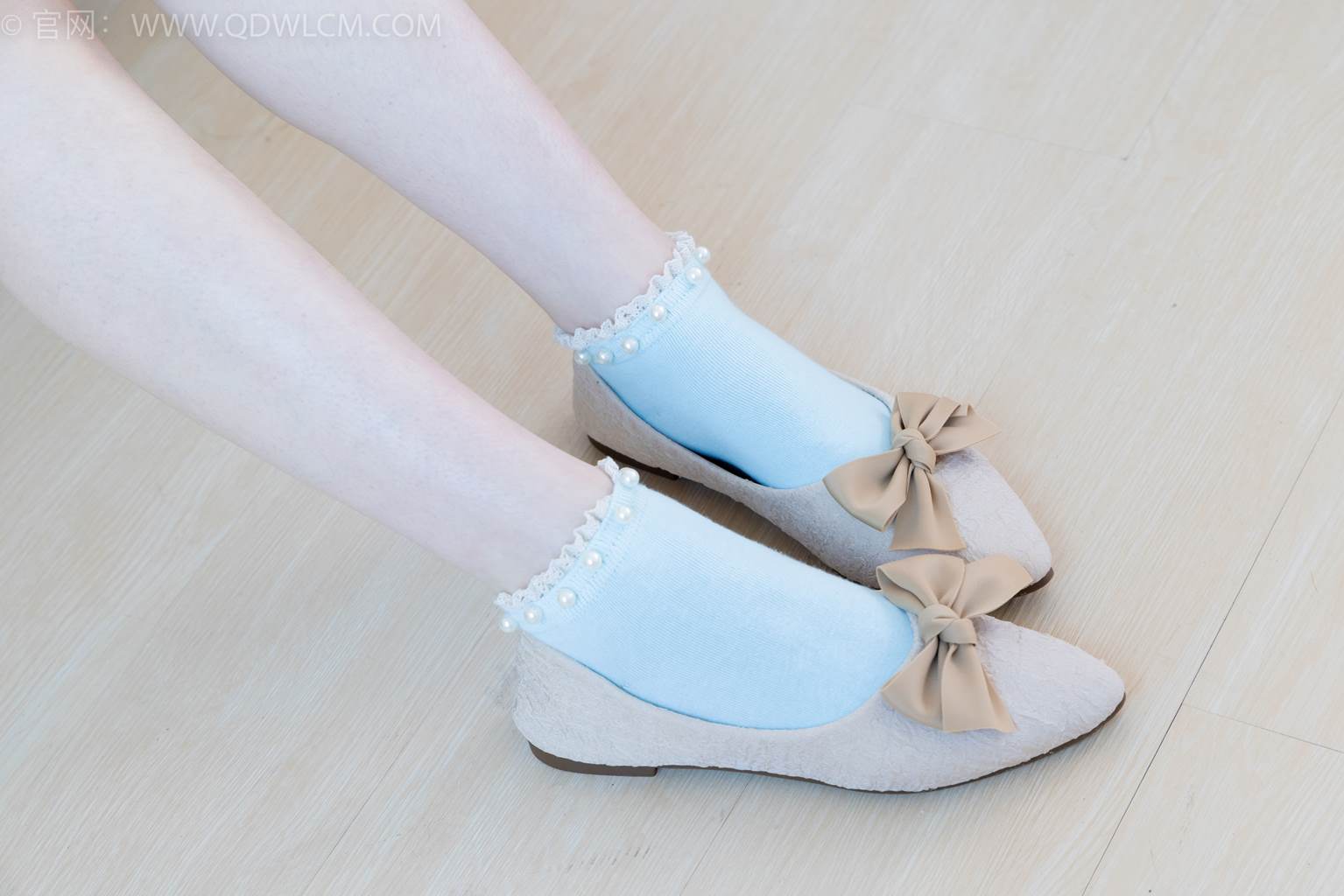 图片[8]-精选勿恋传媒 NO.2457 小酒-平底鞋、浅蓝色短棉袜[123P]-草丛看图