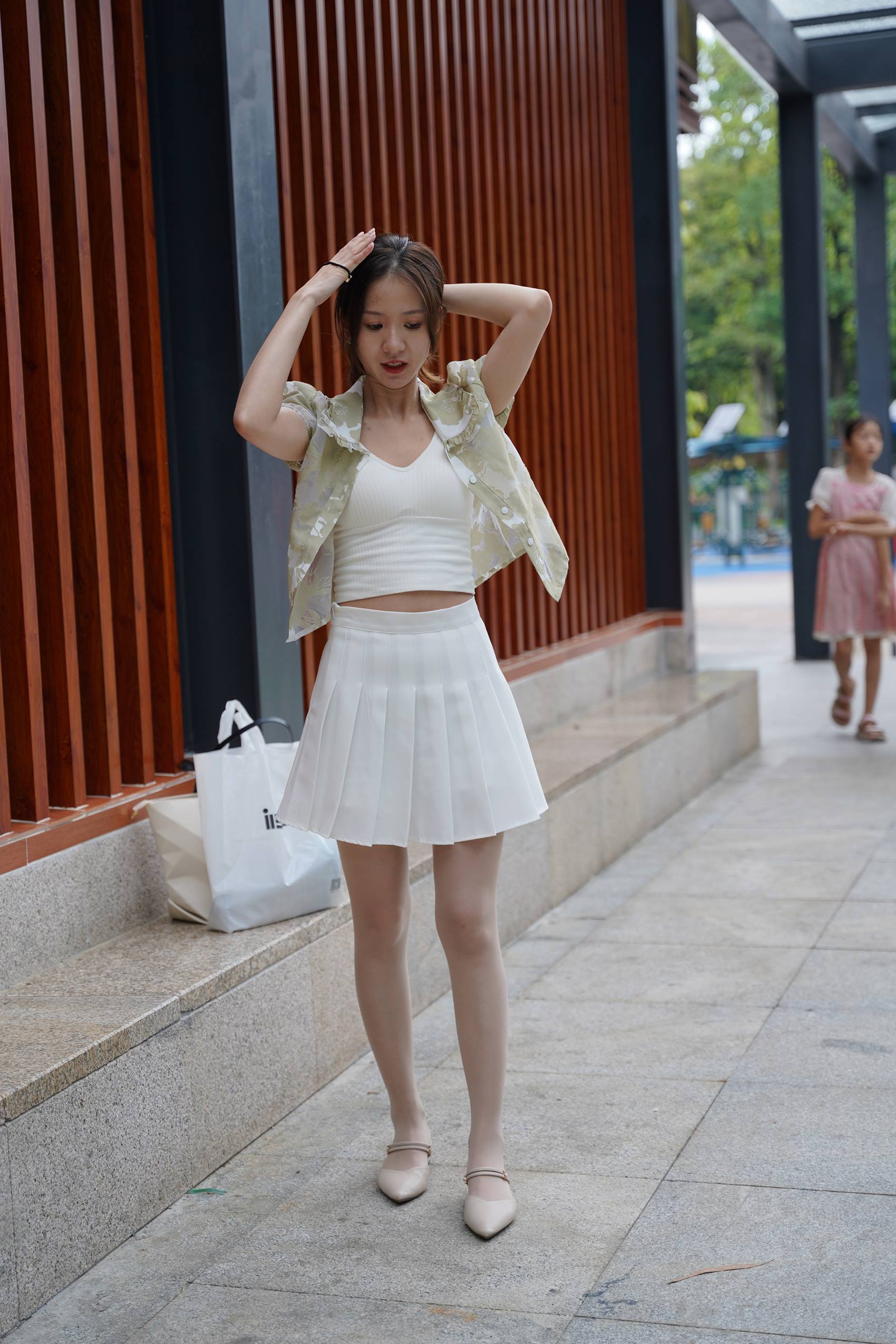 图片[4]-精选精选街拍作品 NO.1907 白裙裸丝小解解[88P]-草丛看图