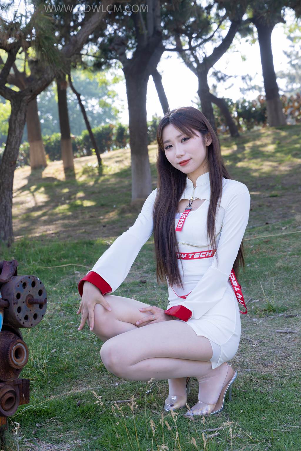 图片[4]-精选勿恋传媒 NO.2471 泡泡-高跟鞋、油亮薄白丝[92P]-草丛看图