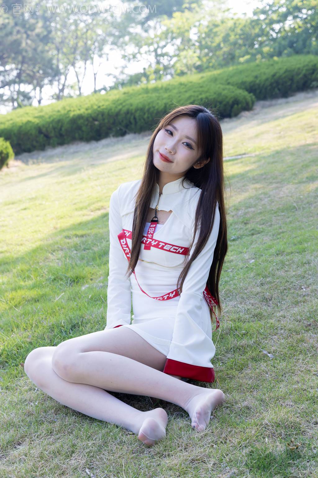 图片[1]-精选勿恋传媒 NO.2471 泡泡-高跟鞋、油亮薄白丝[92P]-草丛看图