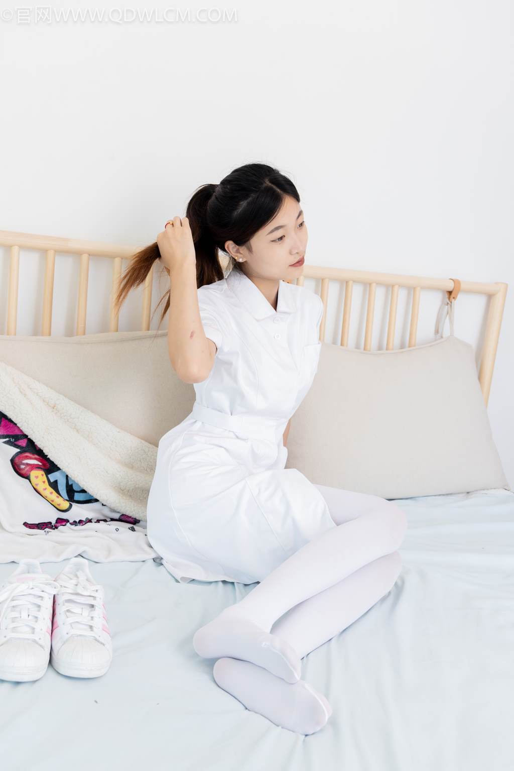 图片[2]-精选勿恋传媒 NO.2450 小夏-板鞋、厚白丝[125P]-草丛看图