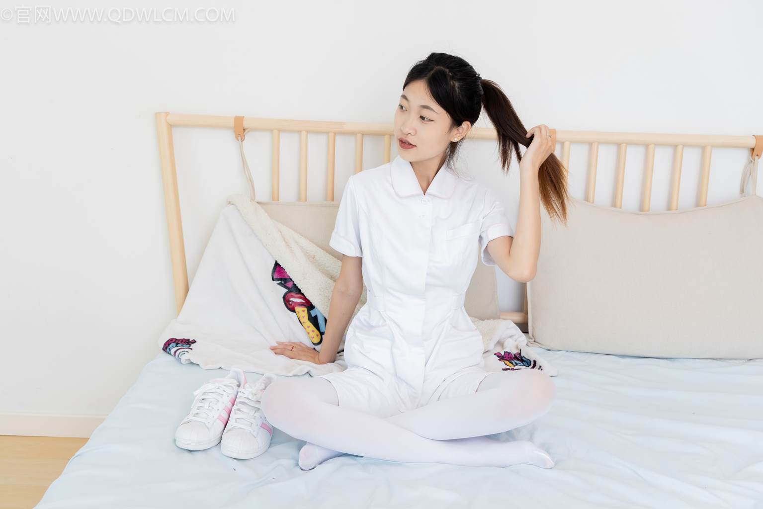 图片[4]-精选勿恋传媒 NO.2450 小夏-板鞋、厚白丝[125P]-草丛看图