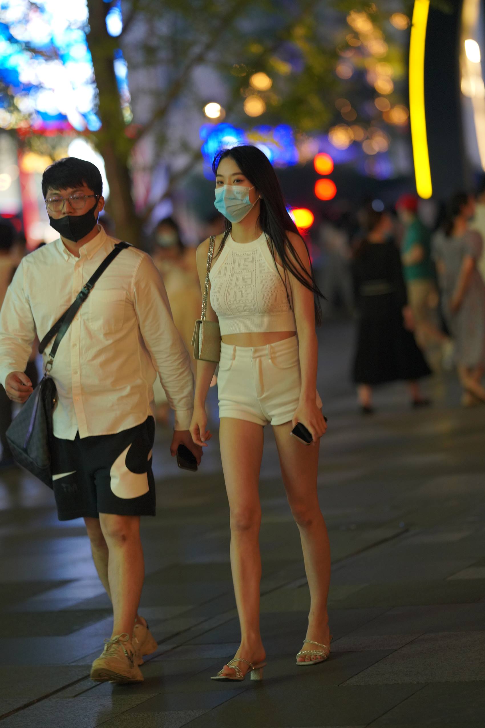 图片[4]-精选精选街拍作品 NO.1916 立体镂空针织背心吊带气质美女[80P]-草丛看图