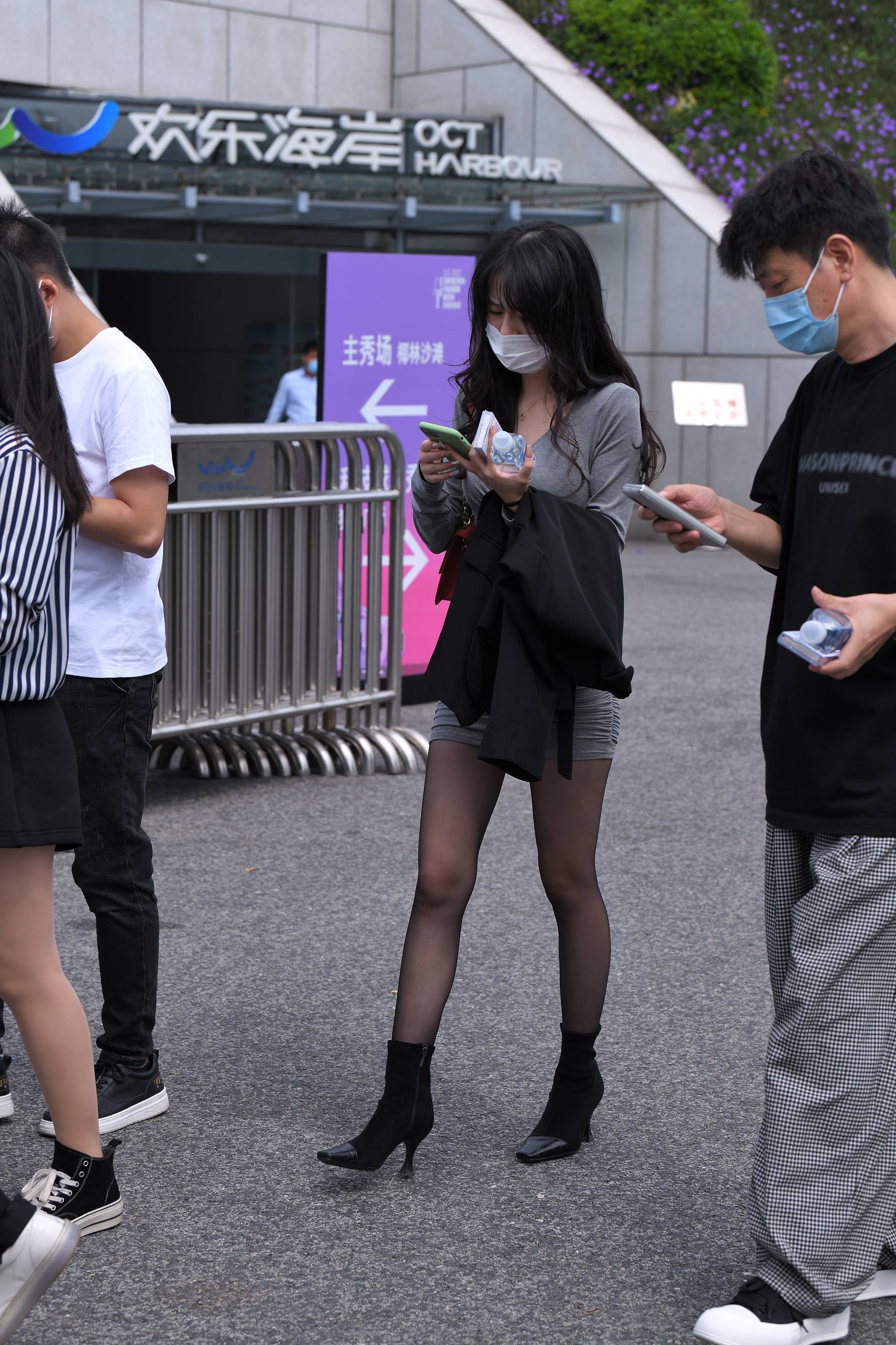 图片[2]-精选精选街拍作品 NO.1896 灰短裙黑丝[30P]-草丛看图